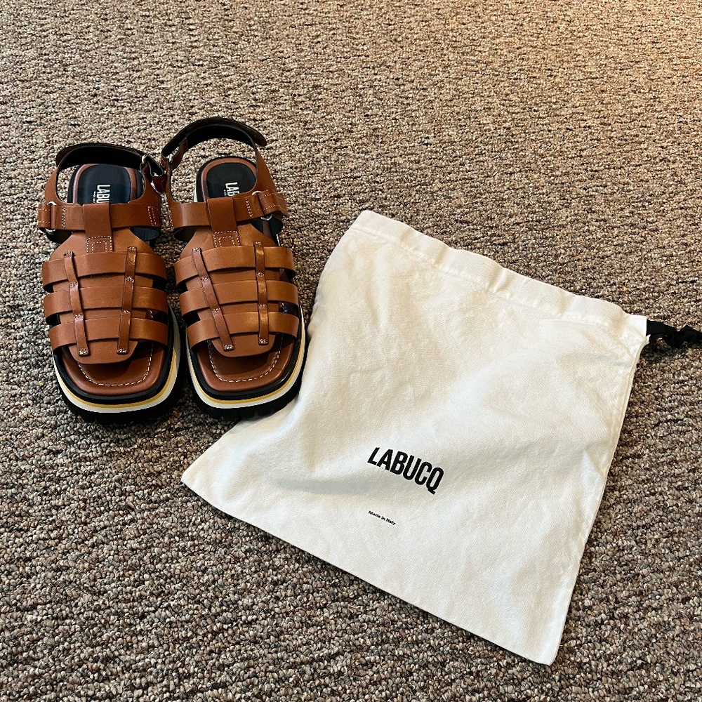 NWOT Labucq Boomer Chunky Fisherman Sandal